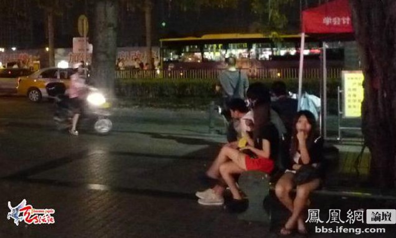 保定小营房30一炮图：足疗小姐暗示顾客的图(5)(点击浏览下一张趣图)