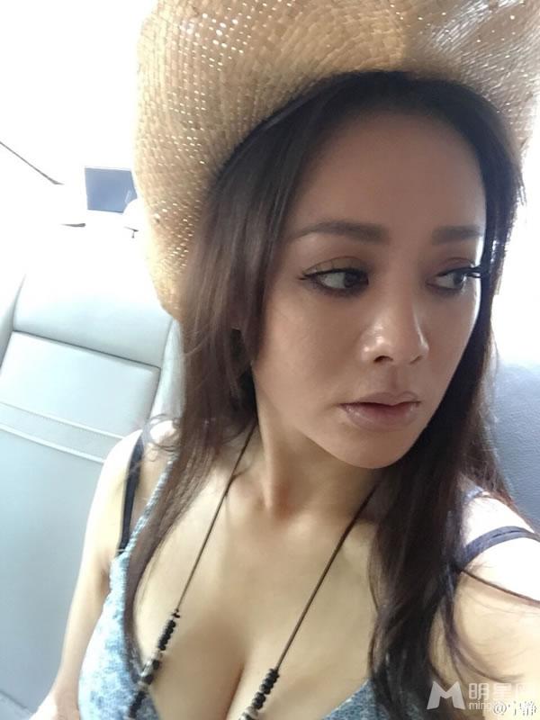 宁静吊带衫秀傲人身材 宁静为什么打马赛克(6)(点击浏览下一张趣图)