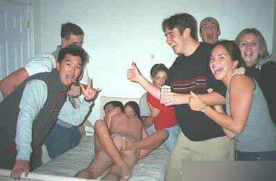 洞房之夜老妈亲自指导图 奇葩老妈亲自指导洞房(2)(点击浏览下一张趣图)