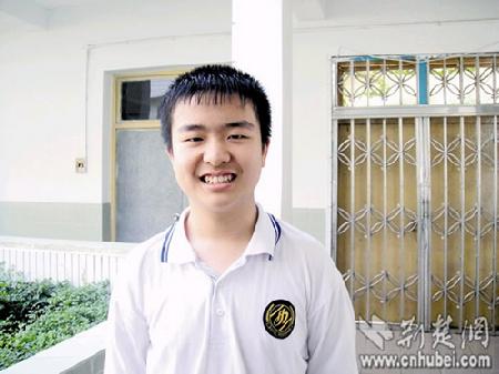 不屑弟长大后的照片(3)(点击浏览下一张趣图)