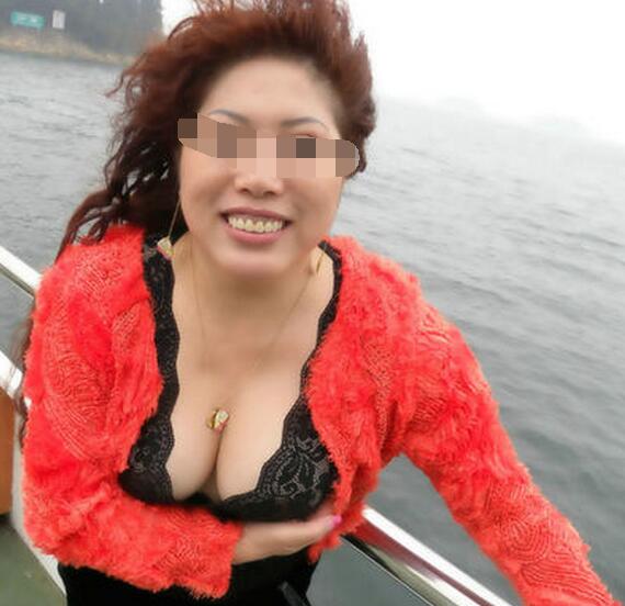 40岁的阿姨照片：四十岁阿姨烫头发照片(点击浏览下一张趣图)