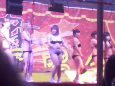 值得一看的歌舞团 看过很黄的歌舞团：美女激情表演(点击浏览下一张趣图)
