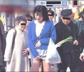女生内急小便图片：内急妙龄女视频电梯图(3)(点击浏览下一张趣图)