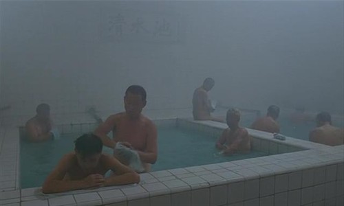 洗澡堂给老头洗澡图：儒雅大叔微博大叔洗澡全裡图片(5)(点击浏览下一张趣图)