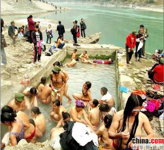 一群老头洗澡图：老头净身图片大全(2)(点击浏览下一张趣图)