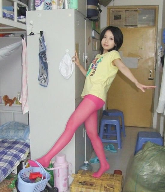 女生宿舍不喜欢穿衣服图：脱我衣服gif(4)(点击浏览下一张趣图)