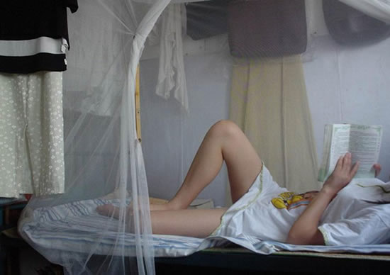女生宿舍不喜欢穿衣服图：脱我衣服gif(7)(点击浏览下一张趣图)