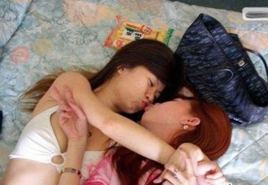 女生宿舍不喜欢穿衣服图：脱我衣服gif(12)(点击浏览下一张趣图)