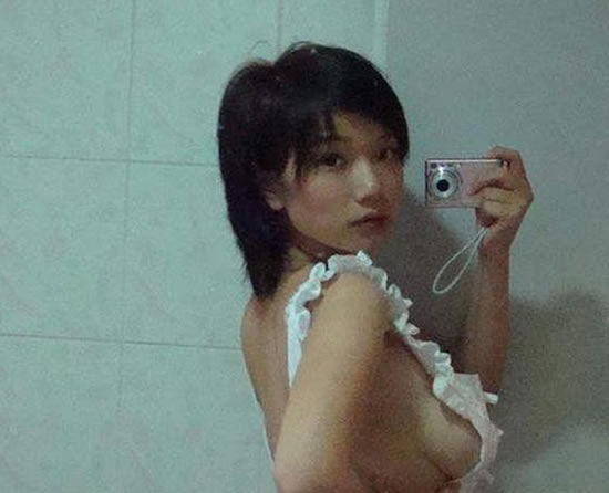 女生宿舍不喜欢穿衣服图：脱我衣服gif(16)(点击浏览下一张趣图)