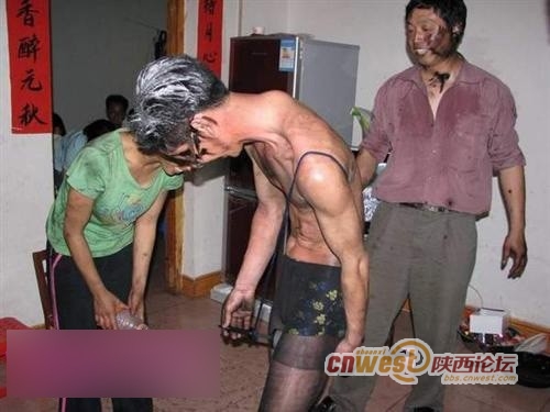 漂亮新娘遭渣男们污闹图：朋友结婚睡了新娘(8)(点击浏览下一张趣图)