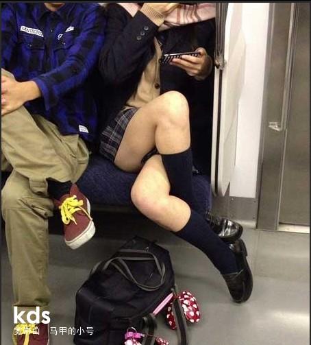 女生夹腿名器图片：有没有那种夹腿的视频(点击浏览下一张趣图)