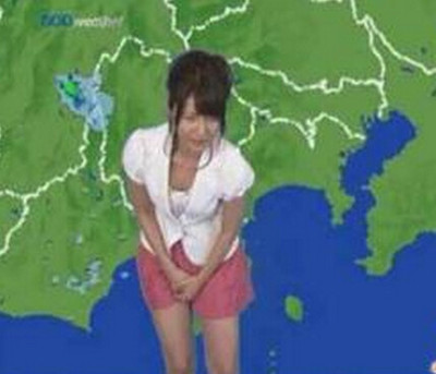 女生上课水喝多了憋尿图：初中女生上课憋尿图片(2)(点击浏览下一张趣图)