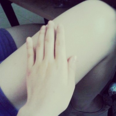 同桌摸大腿中间的图：同桌摸大腿图片(点击浏览下一张趣图)