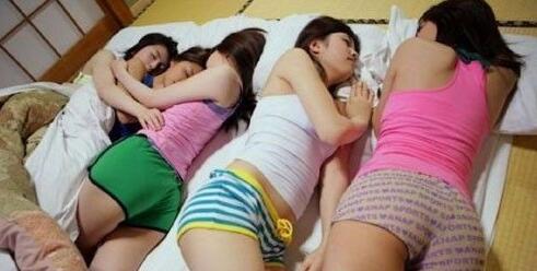 美女被占便宜视频播放：趁美女睡觉占便宜文章(7)(点击浏览下一张趣图)