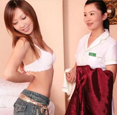 女士精油spa过程视频：男对女异性spa全身推油(4)(点击浏览下一张趣图)