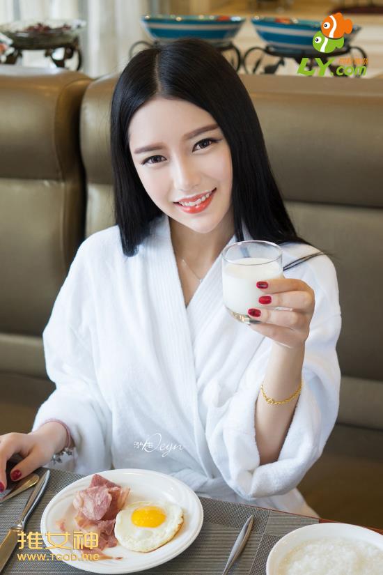 国模掰阴人体艺术图片：大胆捌b美女人体(4)(点击浏览下一张趣图)