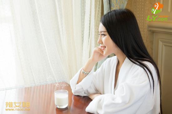国模掰阴人体艺术图片：大胆捌b美女人体(5)(点击浏览下一张趣图)