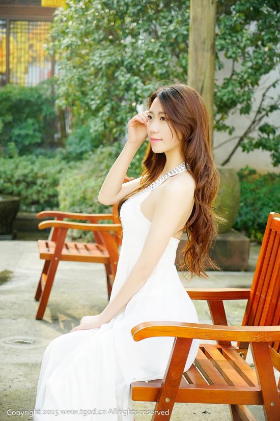 杨颖被权志龙睡觉图片：扬颖的微博发的图片(2)(点击浏览下一张趣图)