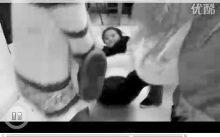大学生孙倩倩不雅照：免费分享裸持女孩照片(2)(点击浏览下一张趣图)