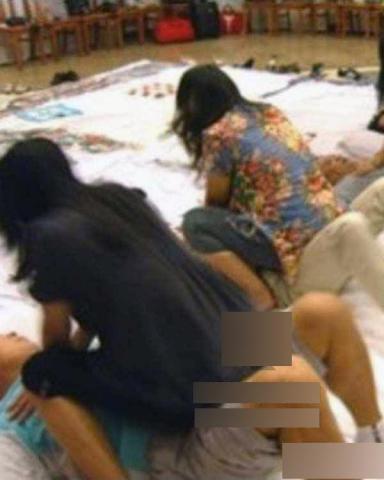 怎么找富婆图解：富婆招聘私人司机 富婆招聘男保姆(4)(点击浏览下一张趣图)