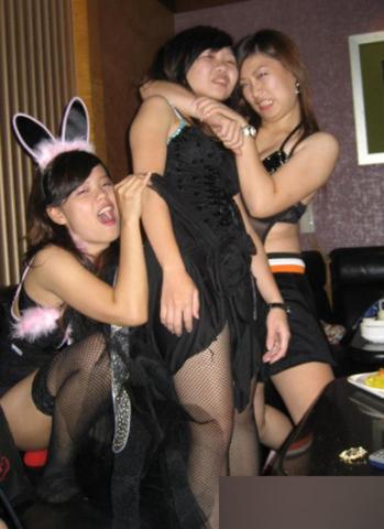 怎么找富婆图解：富婆招聘私人司机 富婆招聘男保姆(8)(点击浏览下一张趣图)