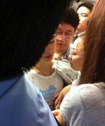 苏州公交门事件视频图片：全套(10)(点击浏览下一张趣图)