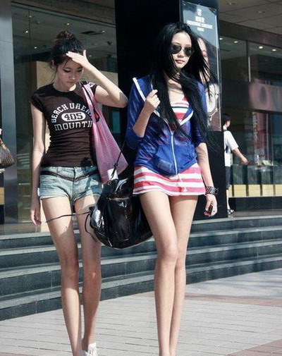 美腿皇后双胞胎图片：美国美腿皇后(点击浏览下一张趣图)