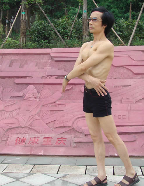 重庆最牛胸肌哥图片(3)(点击浏览下一张趣图)