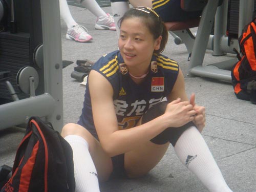 女排魏秋月裆部图片：紧身裤的十大恶劣穿法(点击浏览下一张趣图)