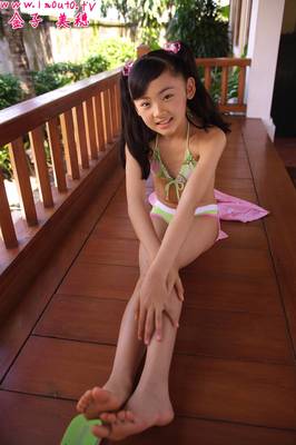 性感萝莉金子美穗图片：萝莉集中营(3)(点击浏览下一张趣图)