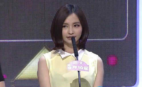 韩懿莹miss喂奶图：miss穿旗袍胸好大(2)(点击浏览下一张趣图)