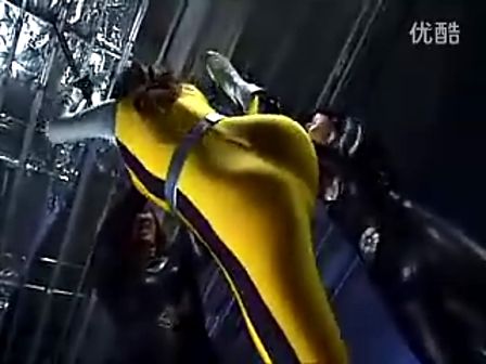美女被虐穿紧身衣憋尿图：超级战队女战士被虐(5)(点击浏览下一张趣图)