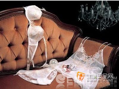 丢在垃圾箱里的内衣：偷内衣论坛图(5)(点击浏览下一张趣图)