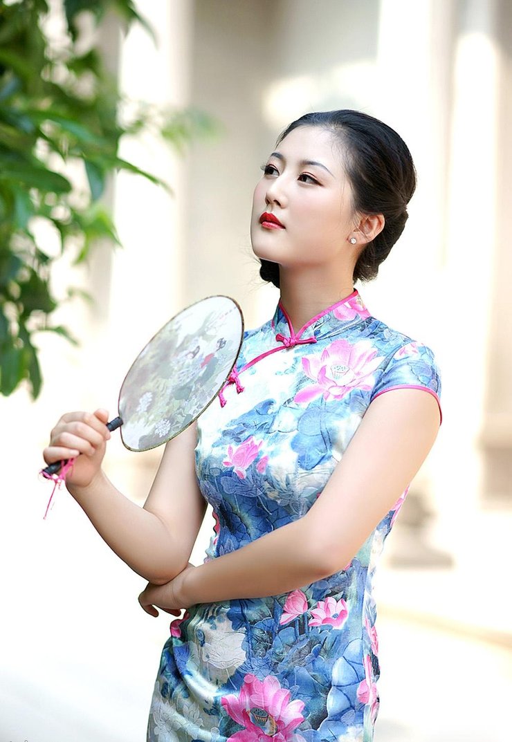 风韵旗袍少妇图片：少妇王洁妮(3)(点击浏览下一张趣图)