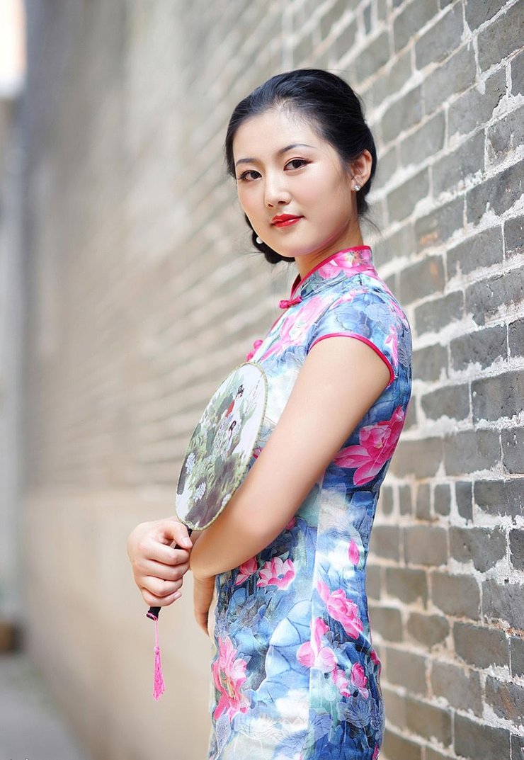 风韵旗袍少妇图片：少妇王洁妮(7)(点击浏览下一张趣图)