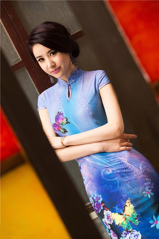 风韵少妇10p：风韵少妇漂亮又性感图(2)(点击浏览下一张趣图)