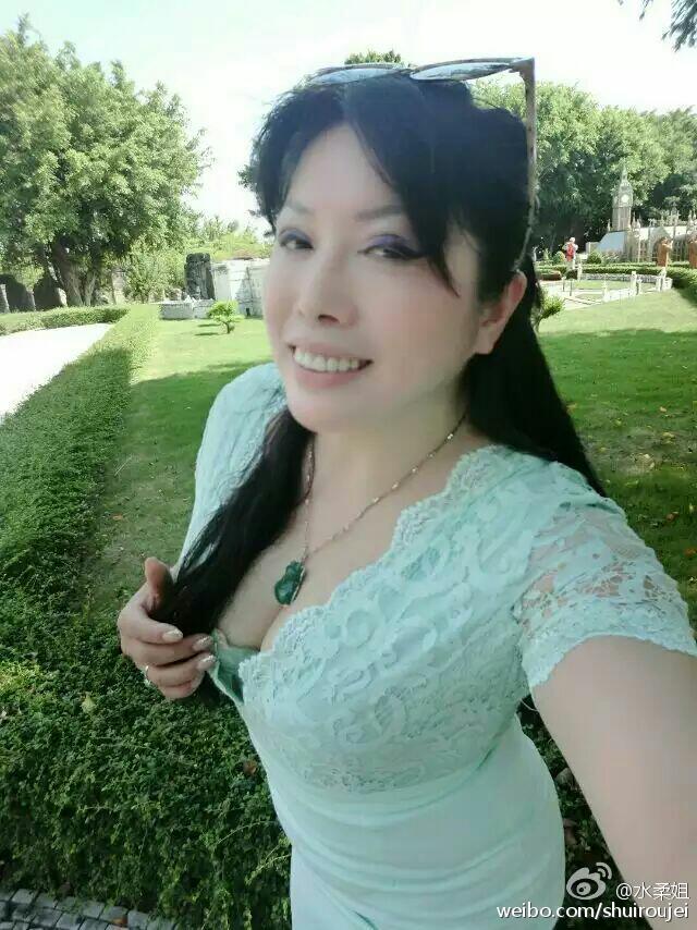 水柔姐冯丽收费照片：2016年水柔姐最新照片(4)(点击浏览下一张趣图)