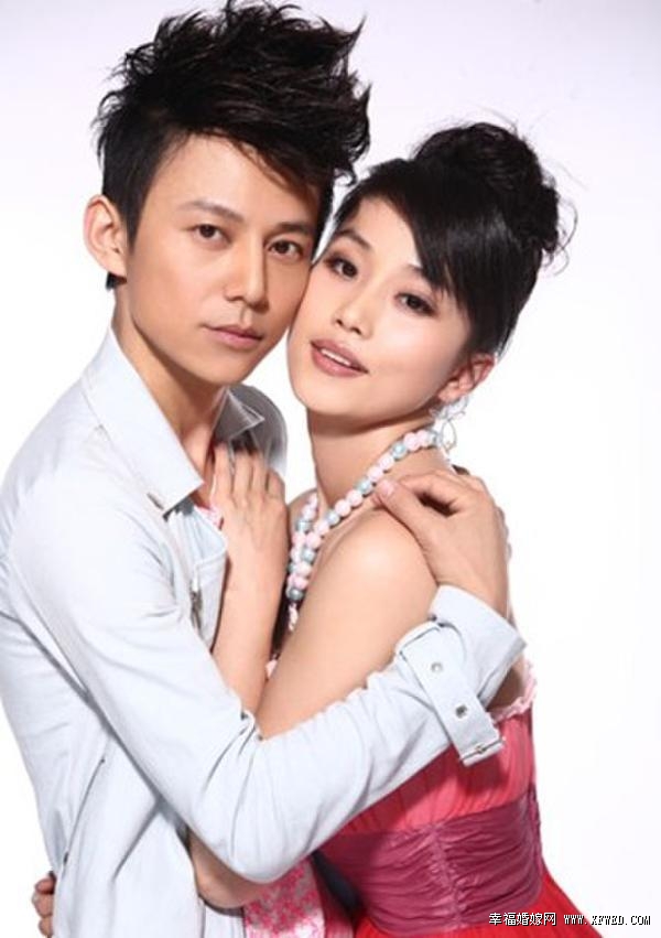 何炅老婆王菁婚纱照图片(点击浏览下一张趣图)