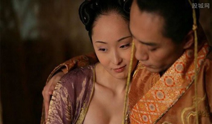 女生脱完内裤后的照片：古代女人的内衣内裤图(3)(点击浏览下一张趣图)