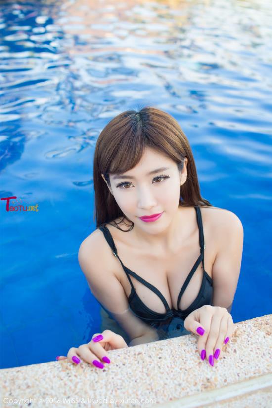 大腿打开的豪放女图片：肉嘟嘟的馒头鲍(点击浏览下一张趣图)