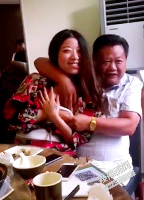 村干部饭局完整视频：村干部掀女子完整视频(2)(点击浏览下一张趣图)