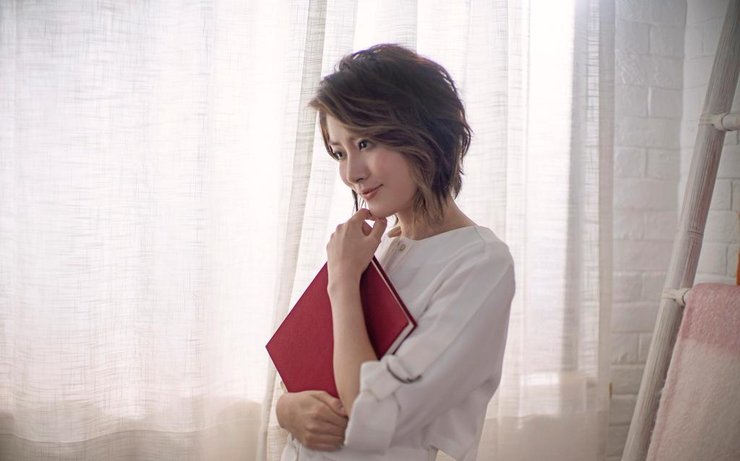 陈慧琳穿睡裙出镜图：陈慧琳图片大全图片(3)(点击浏览下一张趣图)