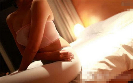 洗澡忘关摄像器：高科技偷看美女洗澡图(点击浏览下一张趣图)