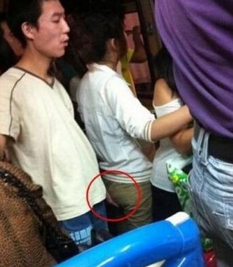 公交双性公交车掏鸟龌蹉图片：蹂躏到你深处公车(点击浏览下一张趣图)