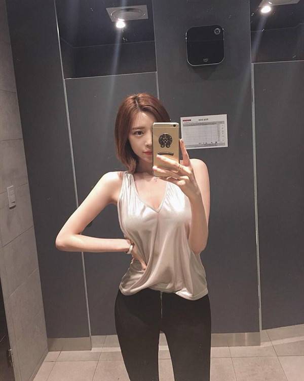34b一手抓下去胸围图片：34b胸围是多少图片(2)(点击浏览下一张趣图)