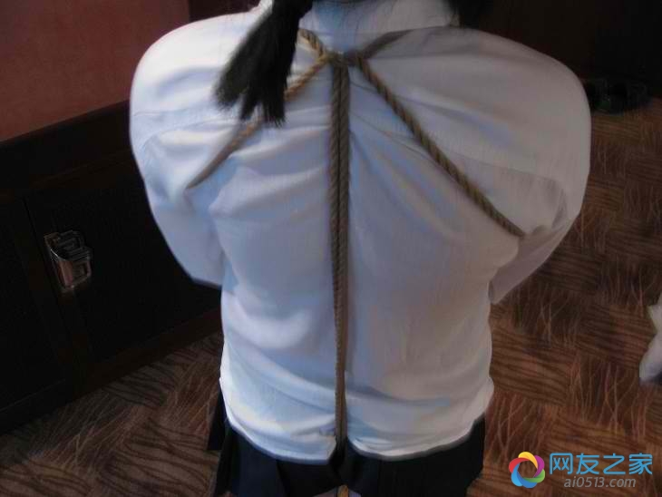 男生龟甲缚方法图解：龟甲缚教反手缚乳视频(4)(点击浏览下一张趣图)