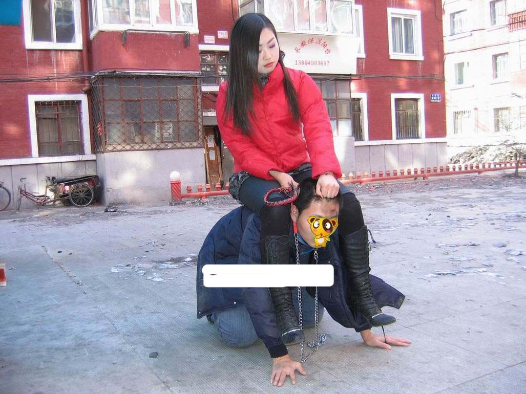 女王打耳光视频足奴：女王耳光辱骂视频图(点击浏览下一张趣图)