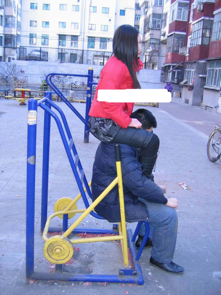 女王拖鞋抽耳光视频图：s自由女皇训奴图(4)(点击浏览下一张趣图)