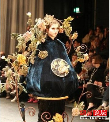 截去四肢的人棍美女图：泰国花瓶人彘图片集(5)(点击浏览下一张趣图)