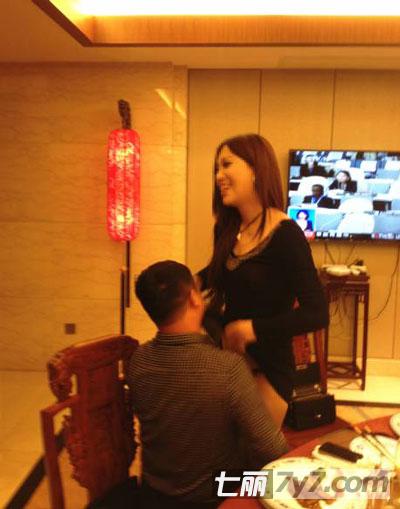 莫露露吸奶视频完整版：莫露露酒吧浴缸视频(点击浏览下一张趣图)